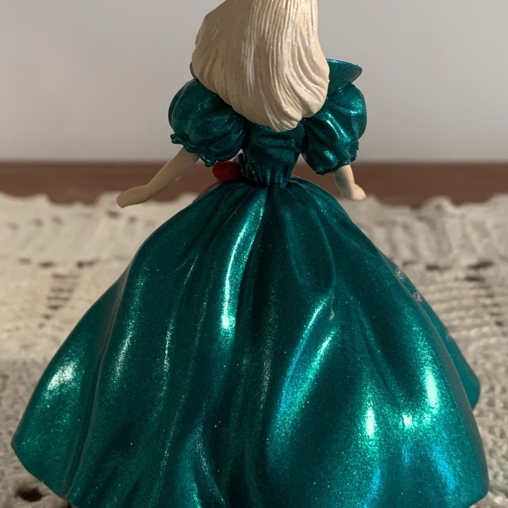 Vintage 1995 3rd in Series Holiday Barbie Mattel Hallmark Keepsake Collectible - Picture 6 of 13